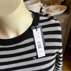 Tahari short sleeve blouse